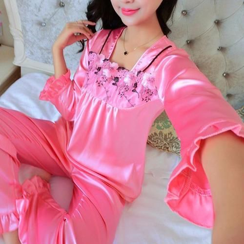 胸元に花柄刺繍入りのメッシュ生地を合わせたエレガントなデザインのパジャマ ベビー ドール エロ 通販