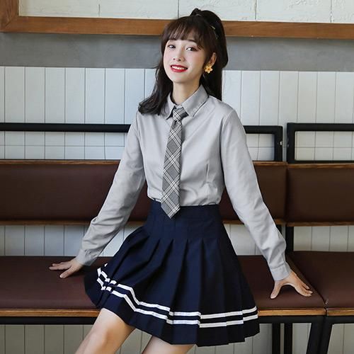 引き締めカラーで大人可愛く着られる制服風コスプレ lingerie sexy