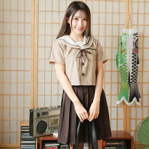 おとなしめの配色で清楚な雰囲気を引き出すセーラー服風コスプレ lingerie sexy